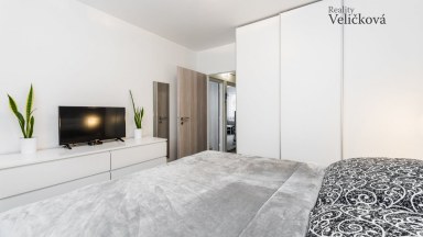 Prodej krásného bytu 3+1 s balkonem a klimatizací v Hradci Králové- Moravské Předměstí