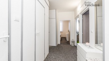 Prodej krásného bytu 3+1 s balkonem a klimatizací v Hradci Králové- Moravské Předměstí