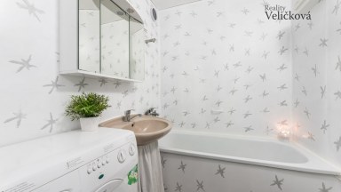 Prodej krásného bytu 3+1 s balkonem a klimatizací v Hradci Králové- Moravské Předměstí