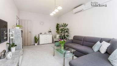 Prodej krásného bytu 3+1 s balkonem a klimatizací v Hradci Králové- Moravské Předměstí