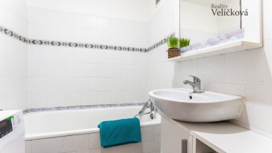 Prodej prostorného bytu 2+1 v Hradci Králové v ulici Formánkova (Moravské Př.)