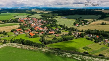 Prodej krásného stavebního pozemku 3885 m2 v Račicích nad Trotinou s výbornou dostupností do HK