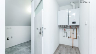 Nabízíme luxusní mezonetový byt 3+kk v centru města Hradce Králové s vlastním park. stáním