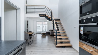 Nabízíme luxusní mezonetový byt 3+kk v centru města Hradce Králové s vlastním park. stáním