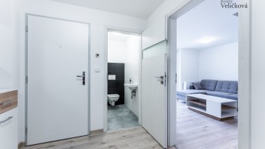 Nabízíme luxusní mezonetový byt 3+kk v centru města Hradce Králové s vlastním park. stáním