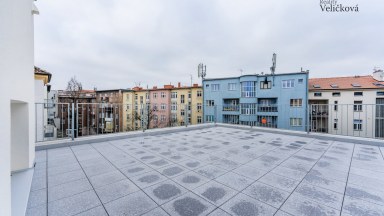 Nabízíme luxusní mezonetový byt 3+kk v centru města Hradce Králové s vlastním park. stáním