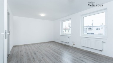 Nabízíme luxusní mezonetový byt 3+kk v centru města Hradce Králové s vlastním park. stáním