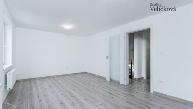 Nabízíme luxusní mezonetový byt 3+kk v centru města Hradce Králové s vlastním park. stáním