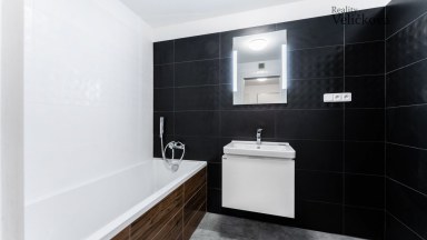 Nabízíme luxusní mezonetový byt 3+kk v centru města Hradce Králové s vlastním park. stáním