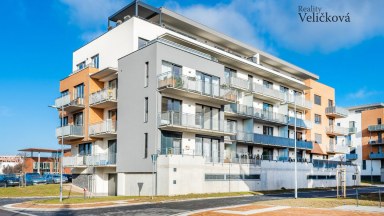 Luxusní byt 3+kk v novostavbě z r. 2020 v Hradci Králové - Malšovicích s krytým garážovým stáním