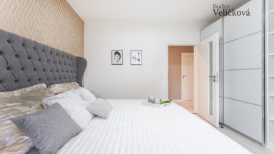 Luxusní byt 3+kk v novostavbě z r. 2020 v Hradci Králové - Malšovicích s krytým garážovým stáním