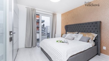 Luxusní byt 3+kk v novostavbě z r. 2020 v Hradci Králové - Malšovicích s krytým garážovým stáním