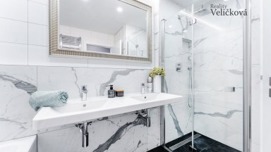 Luxusní byt 3+kk v novostavbě z r. 2020 v Hradci Králové - Malšovicích s krytým garážovým stáním