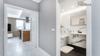 Luxusní byt 3+kk v novostavbě z r. 2020 v Hradci Králové - Malšovicích s krytým garážovým stáním