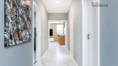 Luxusní byt 3+kk v novostavbě z r. 2020 v Hradci Králové - Malšovicích s krytým garážovým stáním