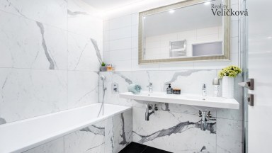 Luxusní byt 3+kk v novostavbě z r. 2020 v Hradci Králové - Malšovicích s krytým garážovým stáním