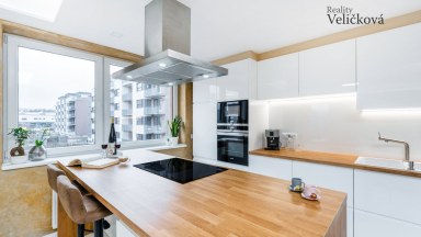 Luxusní byt 3+kk v novostavbě z r. 2020 v Hradci Králové - Malšovicích s krytým garážovým stáním