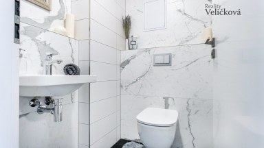 Luxusní byt 3+kk v novostavbě z r. 2020 v Hradci Králové - Malšovicích s krytým garážovým stáním