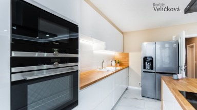 Luxusní byt 3+kk v novostavbě z r. 2020 v Hradci Králové - Malšovicích s krytým garážovým stáním