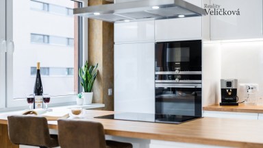 Luxusní byt 3+kk v novostavbě z r. 2020 v Hradci Králové - Malšovicích s krytým garážovým stáním