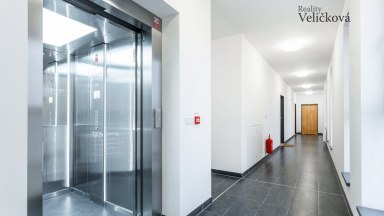 Luxusní byt 3+kk v novostavbě z r. 2020 v Hradci Králové - Malšovicích s krytým garážovým stáním