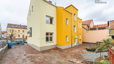 Pronájem bytu 2+kk 47 m² se zahradním posezením a s dětským hřištěm