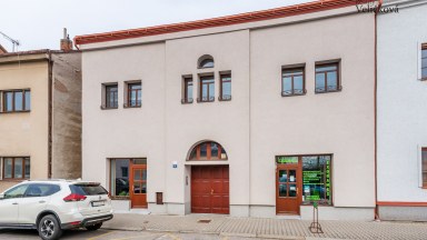 Prodej pěkné revitalizované garáže v centru města Hradce Králové - ulice Nerudova