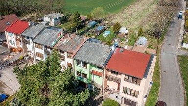 Prodej řadového rodinného domu na krásném místě v obci Skalice - jen 6 km od centra Hradce Králové