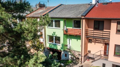 Prodej řadového rodinného domu na krásném místě v obci Skalice - jen 6 km od centra Hradce Králové