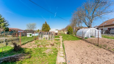 Prodej řadového rodinného domu na krásném místě v obci Skalice - jen 6 km od centra Hradce Králové