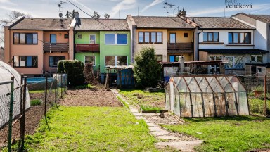 Prodej řadového rodinného domu na krásném místě v obci Skalice - jen 6 km od centra Hradce Králové