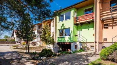 Prodej řadového rodinného domu na krásném místě v obci Skalice - jen 6 km od centra Hradce Králové