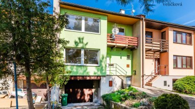 Prodej řadového rodinného domu na krásném místě v obci Skalice - jen 6 km od centra Hradce Králové