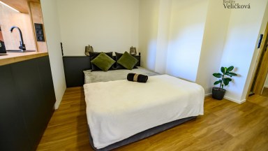 Prodej luxusního bytu 1+kk se zasklenou lodžií v Hradci Králové - Moravské Předměstí