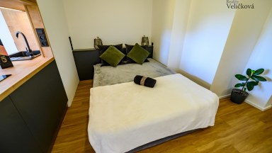 Prodej luxusního bytu 1+kk se zasklenou lodžií v Hradci Králové - Moravské Předměstí