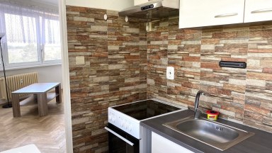 Pronájem pěkného slunného bytu 1+1 v Hradci Králové - Mrštíkova