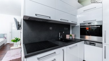 Prodej krásného vybaveného bytu 2+kk v novostavbě v Hradci Králové - Malšovicích