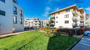 Prodej krásného vybaveného bytu 2+kk v novostavbě v Hradci Králové - Malšovicích