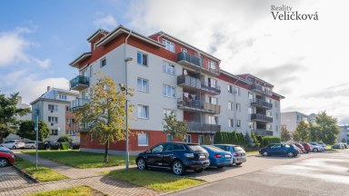 Prodej pěkného slunného bytu 2+kk v podkroví novostavby v Opatovicích Nad Labem