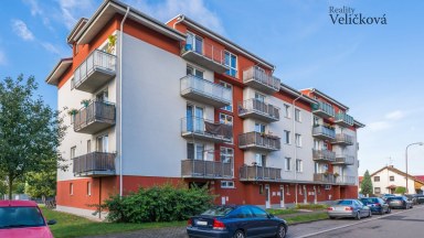 Prodej pěkného slunného bytu 2+kk v podkroví novostavby v Opatovicích Nad Labem