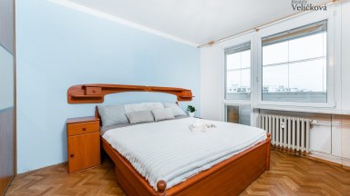 Prodej částečně zrekonstruovaného bytu 2+kk se zasklenou lodžií v Hradci Králové - Benešova třída