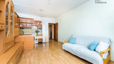 Prodej částečně zrekonstruovaného bytu 2+kk se zasklenou lodžií v Hradci Králové - Benešova třída