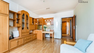 Prodej částečně zrekonstruovaného bytu 2+kk se zasklenou lodžií v Hradci Králové - Benešova třída