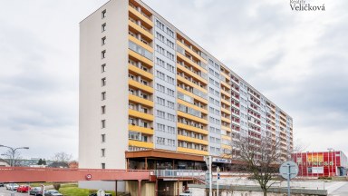 Prodej částečně zrekonstruovaného bytu 2+kk se zasklenou lodžií v Hradci Králové - Benešova třída