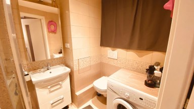 Pronájem bytu 1+kk se zasklenou lodžií v ulici Třebechovická na Slezském Předměstí 