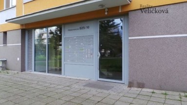 Pronájem bytu 1+kk se zasklenou lodžií v ulici Třebechovická na Slezském Předměstí 