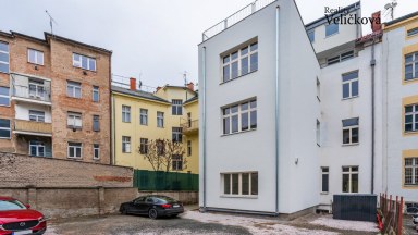 Nabízíme nádherný byt 3+kk v centru města Hradce Králové s vlastním park. stáním