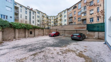 Nabízíme nádherný byt 3+kk v centru města Hradce Králové s vlastním park. stáním