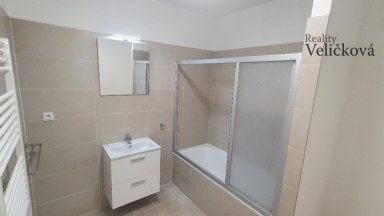 Nabízíme nádherný byt 3+kk v centru města Hradce Králové s vlastním park. stáním