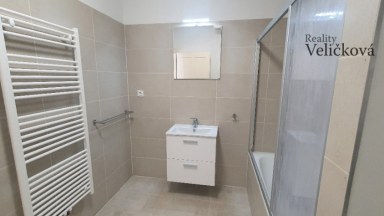 Nabízíme nádherný byt 3+kk v centru města Hradce Králové s vlastním park. stáním